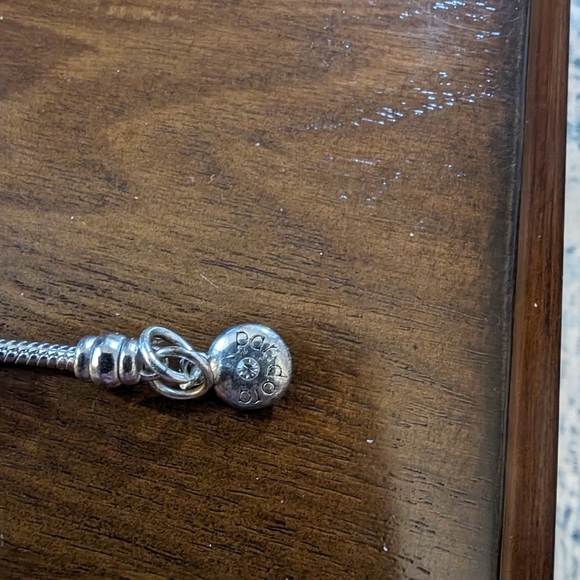 Faux Pandora like bracelet with travel themed charms. - Picture 5 of 6